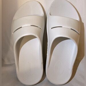 OOFOS Women's OOahh Luxe Slide Sandal - White - 9